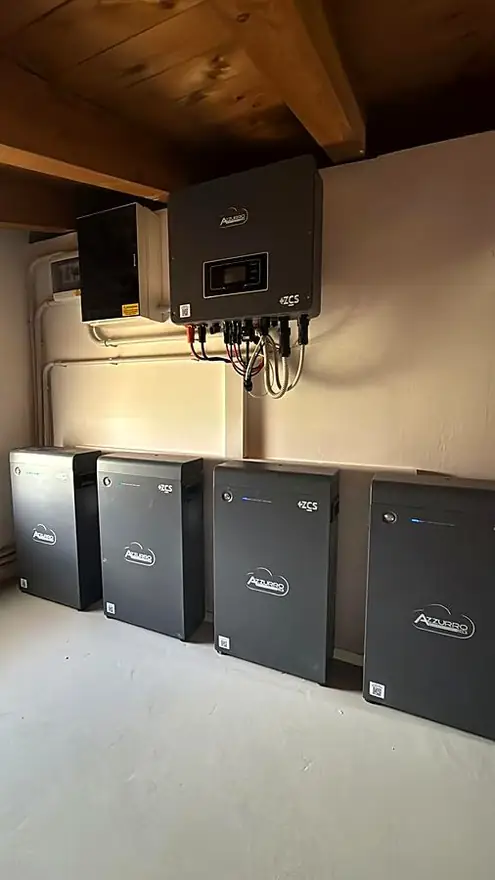 Inverter con quattro batterie di accumulo